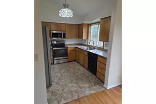 557 S 44th St, Springfield, OR 97478 - Photo 6