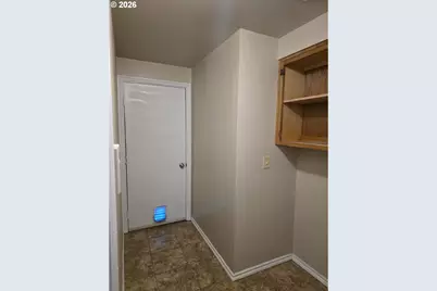 557 S 44th St, Springfield, OR 97478 - Photo 8