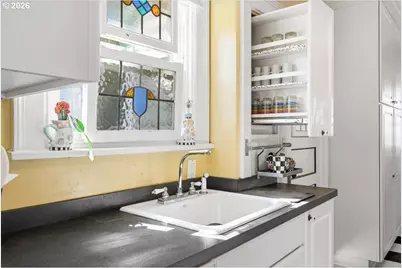 611 SE Peacock Ln, Portland, OR 97214 - Photo 12