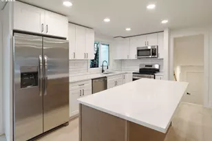 12903 NE Stanton St, Portland, OR 97230 - Photo 8