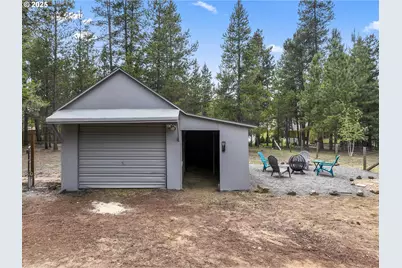 16076 Blackfeather Ln, La Pine, OR 97739 - Photo 4