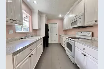 15550 SE Millmain Dr, Portland, OR 97233 - Photo 6