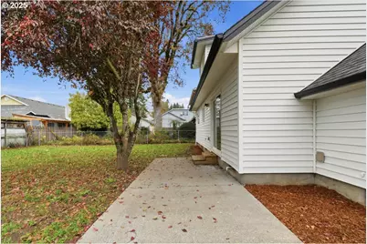 211 NE 28th Ave, Hillsboro, OR 97124 - Photo 20