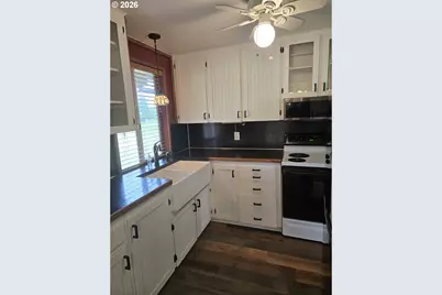 2215 Country Club Ter, Woodburn, OR 97071 - Photo 8