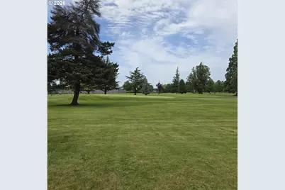 2215 Country Club Ter, Woodburn, OR 97071 - Photo 14