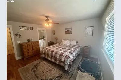 1126 W 6th Ave, Junction City, OR 97448 - Photo 22