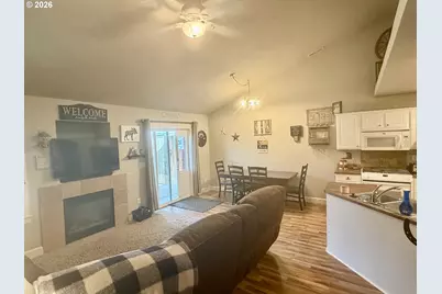 1126 W 6th Ave, Junction City, OR 97448 - Photo 14
