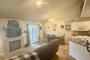 1126 W 6th Ave, Junction City, OR 97448 - Photo 14
