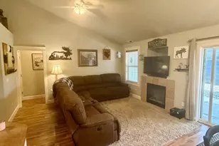 1126 W 6th Ave, Junction City, OR 97448 - Photo 16