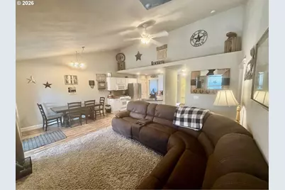 1126 W 6th Ave, Junction City, OR 97448 - Photo 12