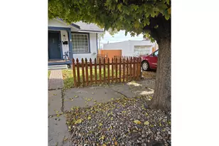 510 NW 11th St, Pendleton, OR 97801 - Photo 2