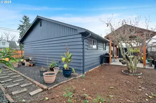 1180 12th St, Springfield, OR 97477 - Photo 32