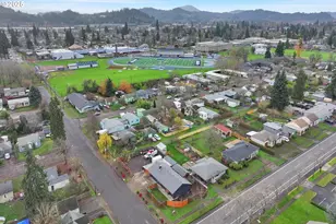 1180 12th St, Springfield, OR 97477 - Photo 38