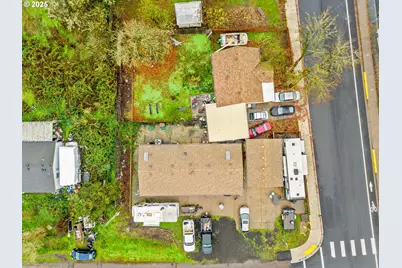 370 S 6th St, Harrisburg, OR 97446 - Photo 4