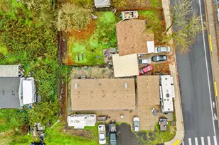 370 S 6th St, Harrisburg, OR 97446 - Photo 4