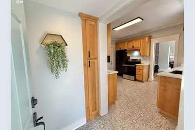326 SW Elmwood Ave, McMinnville, OR 97128 - Photo 4