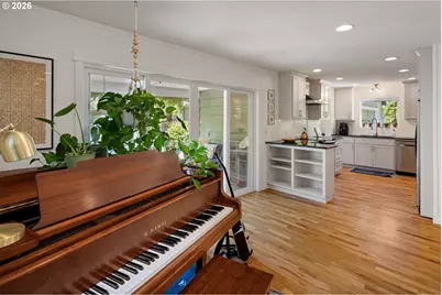 950 E 23rd Ave, Eugene, OR 97405 - Photo 16