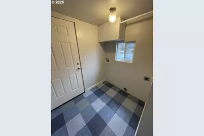 1890 W 12th Ave, Eugene, OR 97402 - Photo 16