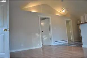 1890 W 12th Ave, Eugene, OR 97402 - Photo 4