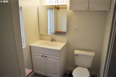 1890 W 12th Ave, Eugene, OR 97402 - Photo 12