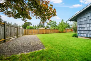 12910 SE Center St, Portland, OR 97236 - Photo 6