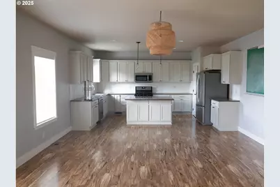 1031 SW Olive Ct, Hermiston, OR 97838 - Photo 4