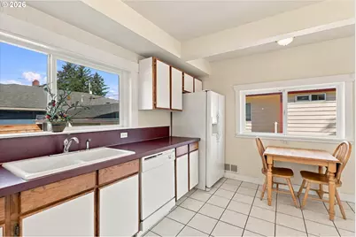 6221 NE Halsey St, Portland, OR 97213 - Photo 8