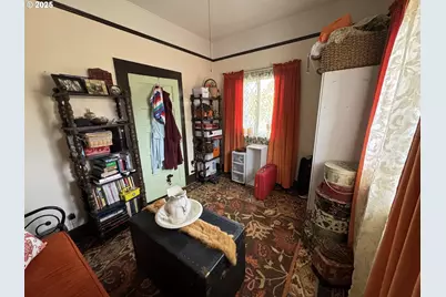 884 S 7th St, Coos Bay, OR 97420 - Photo 16