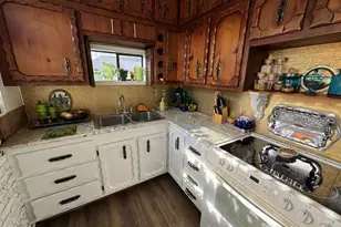 884 S 7th St, Coos Bay, OR 97420 - Photo 4