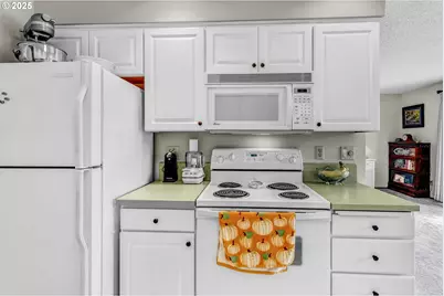 15117 NE Rose Pkwy #103, Portland, OR 97230 - Photo 16