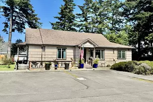 1495 8th St, Florence, OR 97439 - Photo 2