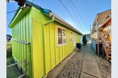 1032 S 4th St, Coos Bay, OR 97420 - Photo 14