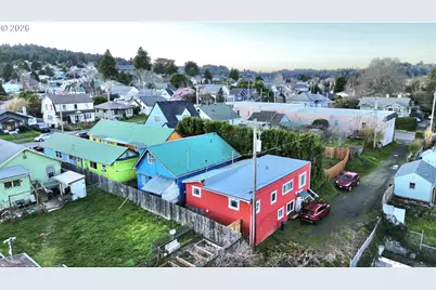 1032 S 4th St, Coos Bay, OR 97420 - Photo 2