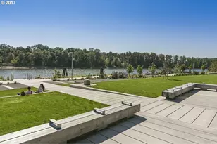 836 S Curry St, Portland, OR 97239 - Photo 32