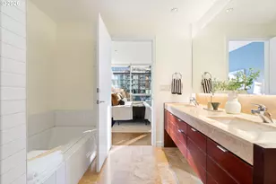 836 S Curry St, Portland, OR 97239 - Photo 24