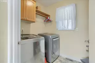 437 SW Chapman Ave, Troutdale, OR 97060 - Photo 26