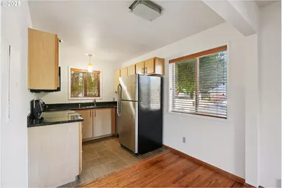 908 SW Gaines St #31, Portland, OR 97239 - Photo 10