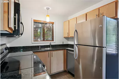 908 SW Gaines St #31, Portland, OR 97239 - Photo 12