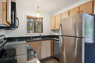 908 SW Gaines St, Portland, OR 97239 - Photo 12