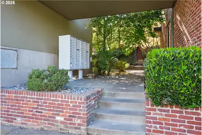 908 SW Gaines St #31, Portland, OR 97239 - Photo 2