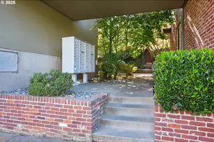 908 SW Gaines St, Portland, OR 97239 - Photo 2