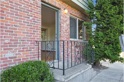 908 SW Gaines St #31, Portland, OR 97239 - Photo 4