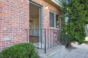 908 SW Gaines St, Portland, OR 97239 - Photo 4