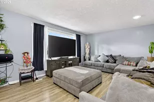 4274 5th St, Hubbard, OR 97032 - Photo 4