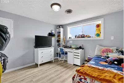 4274 5th St, Hubbard, OR 97032 - Photo 12