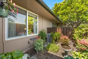 6 Condolea Dr, Lake Oswego, OR 97035 - Photo 26