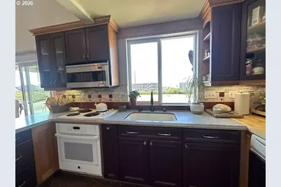 4561 Arch St, Florence, OR 97439 - Photo 8