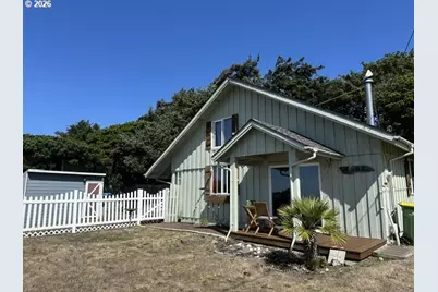 4561 Arch St, Florence, OR 97439 - Photo 1