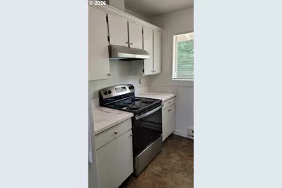 110 SE Vista Ave, Gresham, OR 97080 - Photo 2