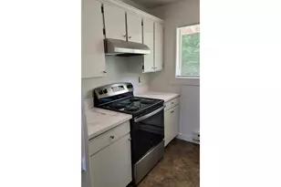 110 SE Vista Ave, Gresham, OR 97080 - Photo 2